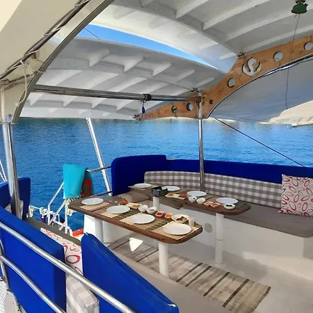 Yat,tekne Tatili Bateau-hôtel *